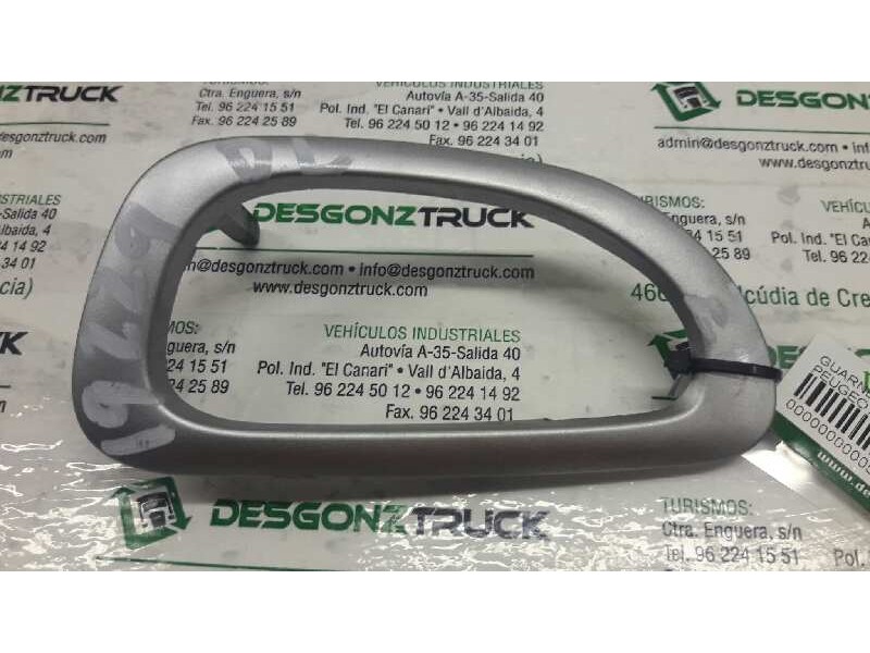 Recambio de guarnecidos varios para peugeot 307 berlina (s2) xt referencia OEM IAM 9634769877 MANETA INT. DEL. IZQ. 