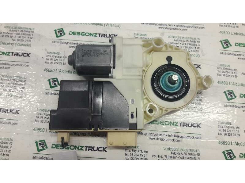 Recambio de motor elevalunas delantero derecho para peugeot 307 berlina (s2) xt referencia OEM IAM 9681587180  