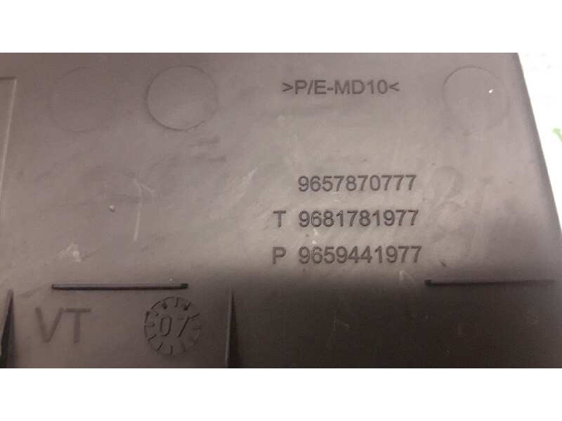Recambio de guarnecidos varios para peugeot 307 berlina (s2) xt referencia OEM IAM 9659441977 PORTAOBJETOS CENTRAL 9681781977