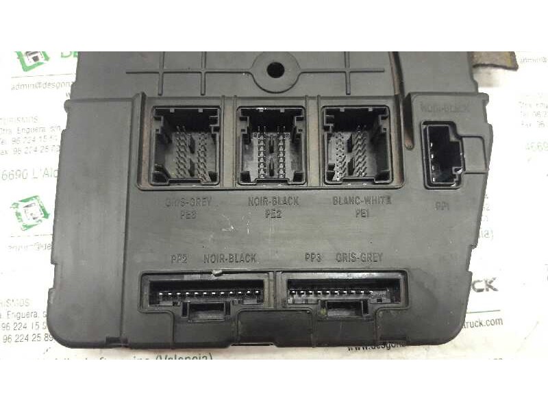 Recambio de caja reles / fusibles para renault megane ii berlina 3p referencia OEM IAM 8200351182  