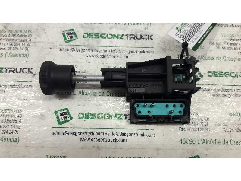 Recambio de boton antiniebla para bmw serie 3 berlina (e36) 318i se referencia OEM IAM 83535031  