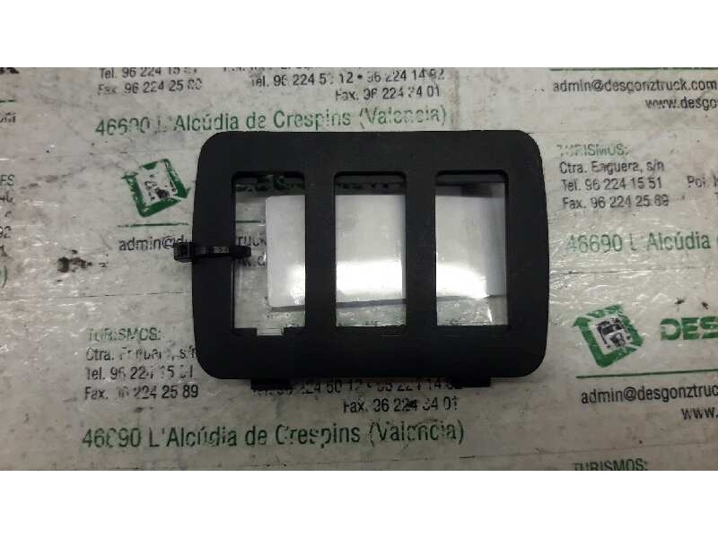 Recambio de embellecedor para bmw serie 3 berlina (e46) 318i referencia OEM IAM 8146033 REGULACION FAROS 