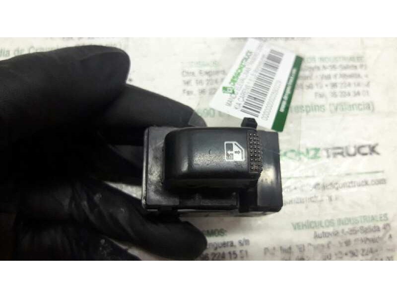 Recambio de mando elevalunas trasero derecho para kia carens 1.8 ls monovolumen referencia OEM IAM   
