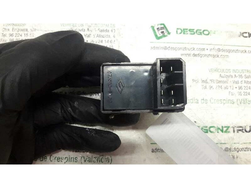 Recambio de mando elevalunas trasero derecho para kia carens 1.8 ls monovolumen referencia OEM IAM   