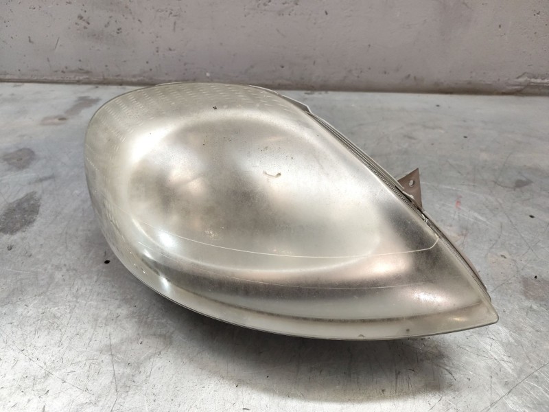 Recambio de faro derecho para renault trafic combi (ab 4.01) referencia OEM IAM   