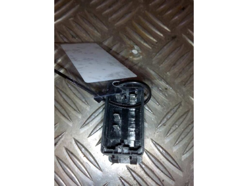 Recambio de interruptor para renault premium route 2006 fas 4x2 larga distancia referencia OEM IAM 5010589822  