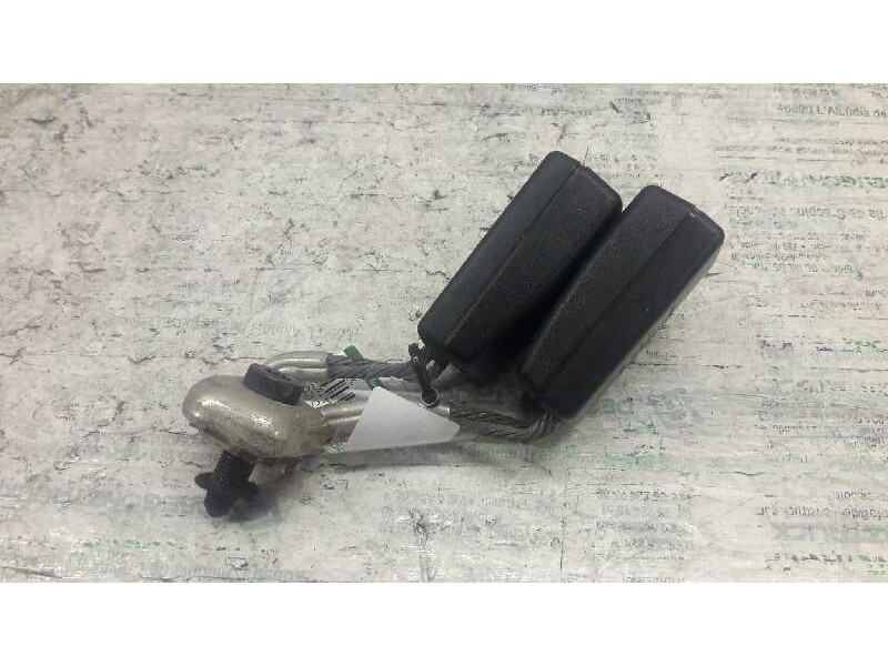 Recambio de enganche cinturon trasero izquierdo para volkswagen passat berlina (3c2) advance referencia OEM IAM 3C0857739B  