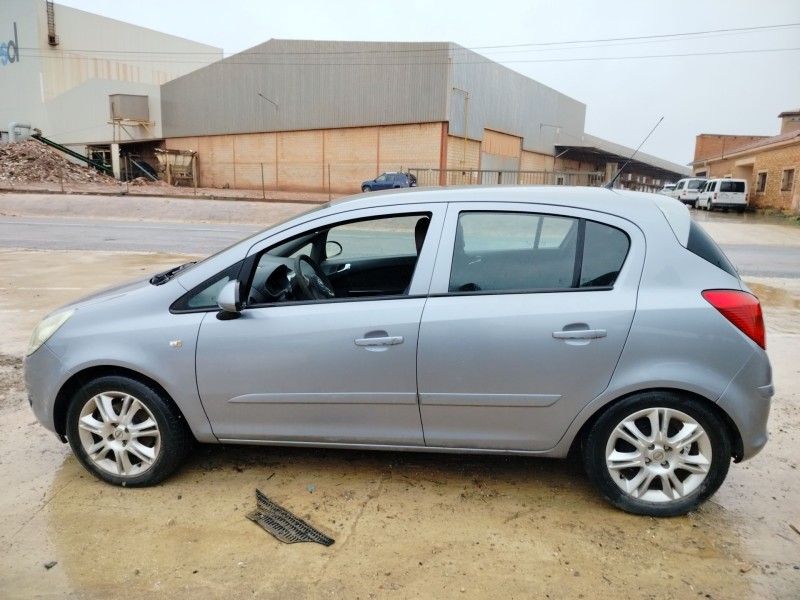 opel corsa d (s07) del año 2006