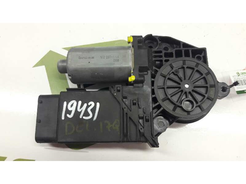 Recambio de motor elevalunas delantero izquierdo para volkswagen golf iv berlina (1j1) básico referencia OEM IAM 05076220  