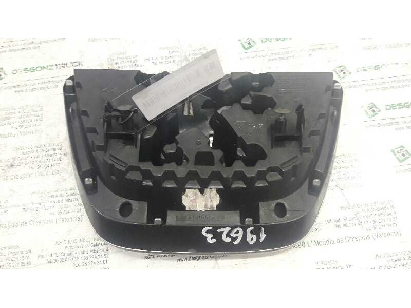 Recambio de emblema para peugeot 207 sw confort referencia OEM IAM   