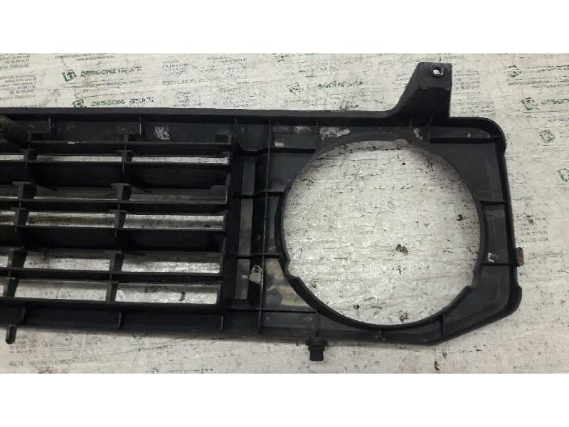 Recambio de rejilla delantera central para daihatsu rocky 2.8 d referencia OEM IAM   