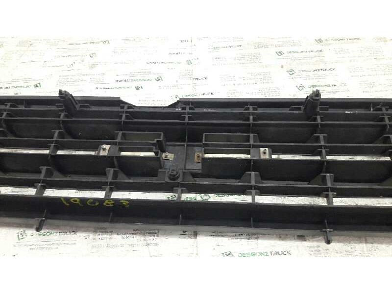 Recambio de rejilla delantera central para daihatsu rocky 2.8 d referencia OEM IAM   