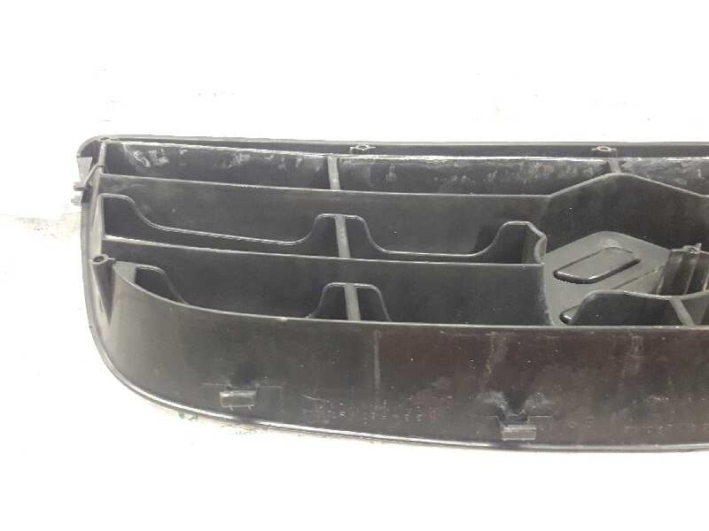 Recambio de rejilla delantera central para suzuki alto rf 410 (ff) básico referencia OEM IAM 7174179G00  