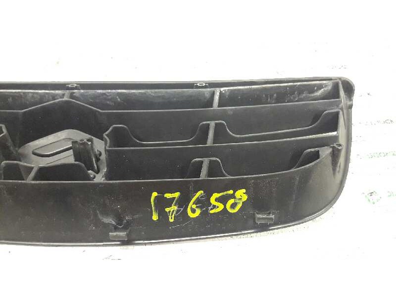Recambio de rejilla delantera central para suzuki alto rf 410 (ff) básico referencia OEM IAM 7174179G00  