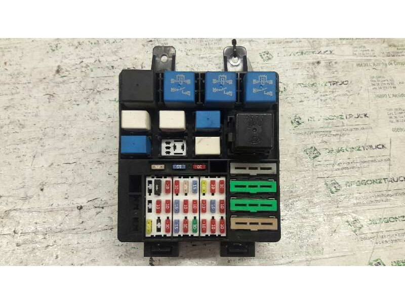 Recambio de caja reles / fusibles para hyundai matrix (fc) 1.6 gls edition-plus referencia OEM IAM 9100617680  