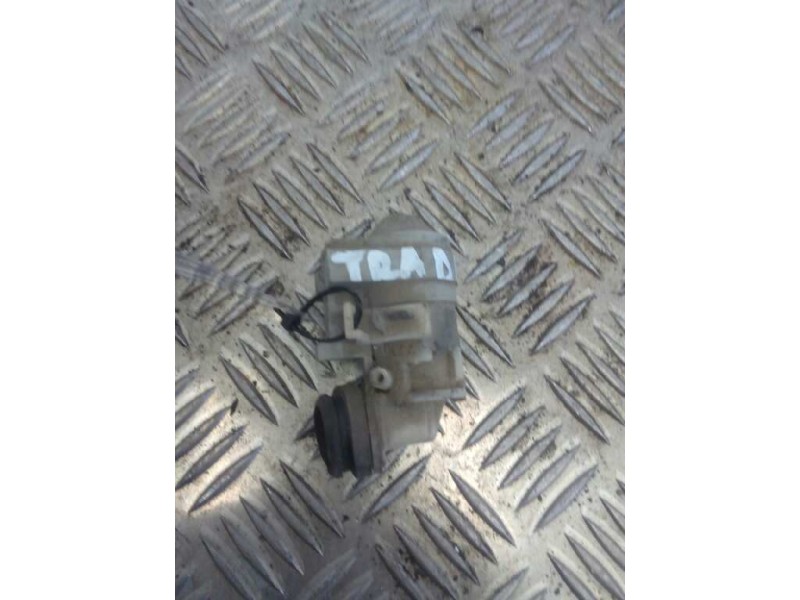 Recambio de bomba limpia para nissan trade chasis cabina referencia OEM IAM   