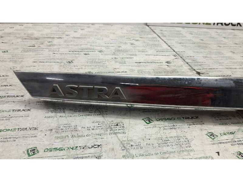 Recambio de asidero porton maletero para opel astra h berlina referencia OEM IAM 13223917  
