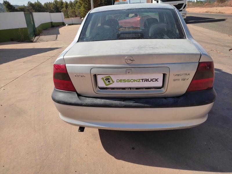 opel vectra b berlina del año 1998