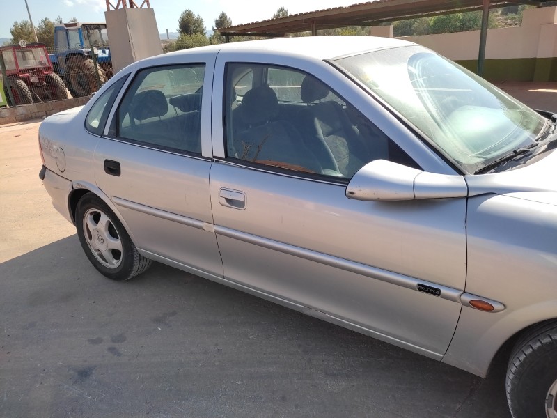 opel vectra b berlina del año 1998