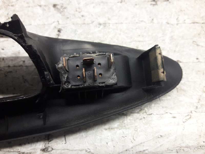 Recambio de mando elevalunas delantero derecho para audi a4 berlina (b5) 1.9 tdi referencia OEM IAM 8D1867172A  