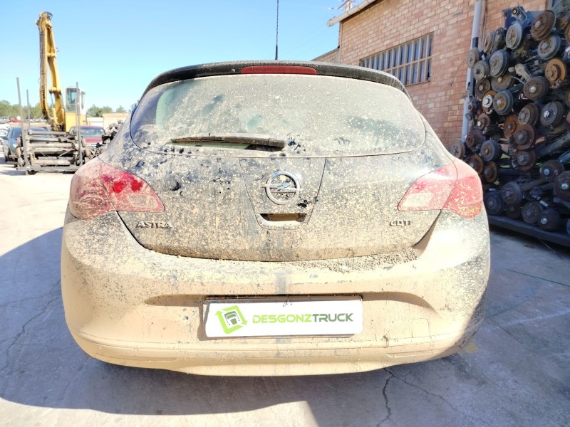 opel astra j (p10) del año 2012