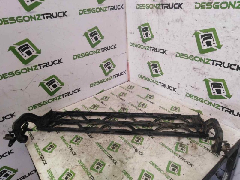 Recambio de peldaño frontal para renault serie t fg 4x2 cabina high-sleeper referencia OEM IAM   