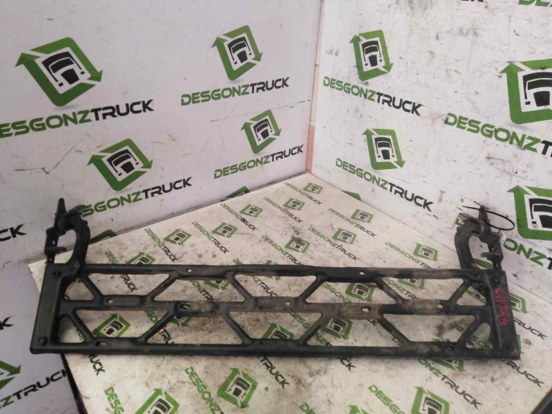 Recambio de peldaño frontal para renault serie t fg 4x2 cabina high-sleeper referencia OEM IAM   