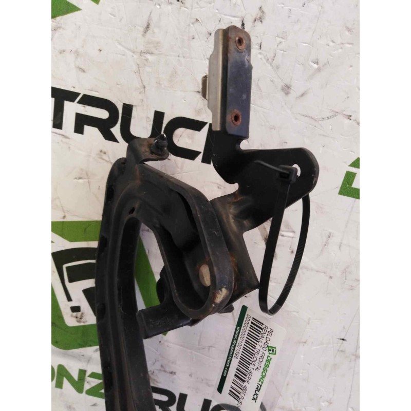 Recambio de peldaño frontal para renault serie t fg 4x2 cabina high-sleeper referencia OEM IAM  REJILLA DELANTERA CENTRAL 