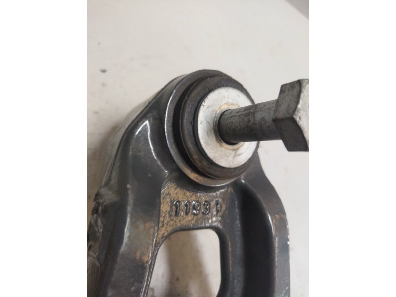 Recambio de soporte ballesta delantero para renault midlum referencia OEM IAM 7482076919 DERECHA 