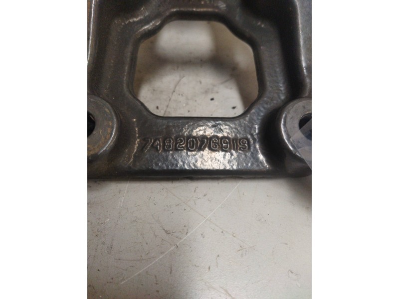 Recambio de soporte ballesta delantero para renault midlum referencia OEM IAM 7482076919 IZQUIERDA 