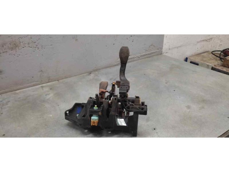 Recambio de soporte pedales para fiat doblo ii (152) easy referencia OEM IAM 470521151370E  