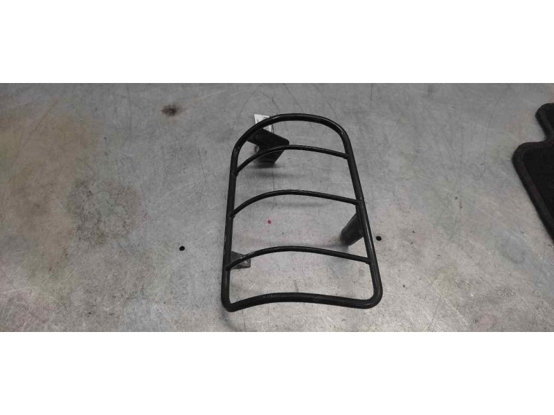 Recambio de protector para peugeot partner kombi confort referencia OEM IAM   PILOTO TRASERO IZQUIERDO