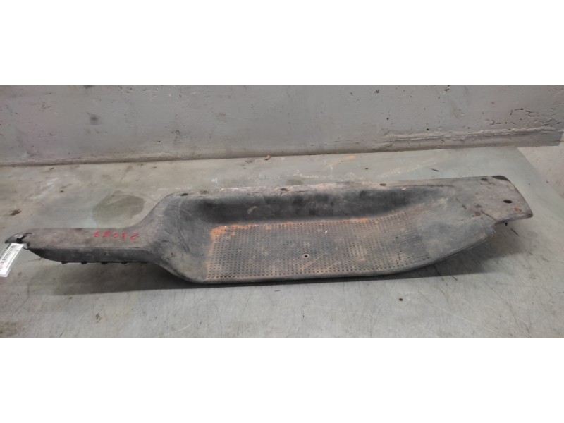 Recambio de peldaño para renault trafic combi (ab 4.01) referencia OEM IAM 8200041182  