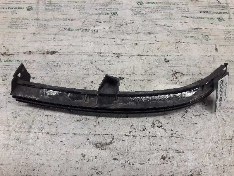 Recambio de molduras delanteras para opel zafira a blue line referencia OEM IAM 90580652 BAJO FARO DCHO. 