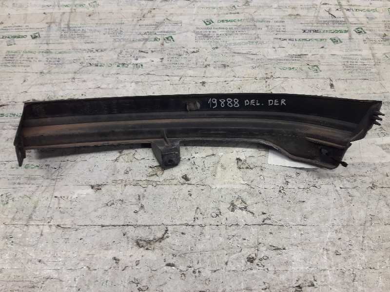 Recambio de molduras delanteras para opel zafira a blue line referencia OEM IAM 90580652 BAJO FARO DCHO. 