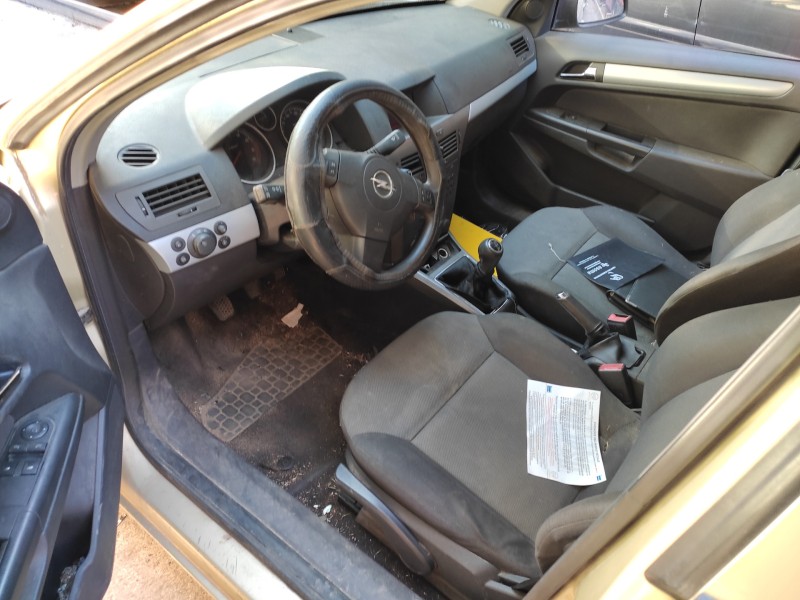opel astra h berlina del año 2005