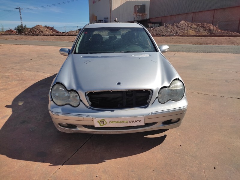 mercedes-benz clase c (w203) berlina del año 2001