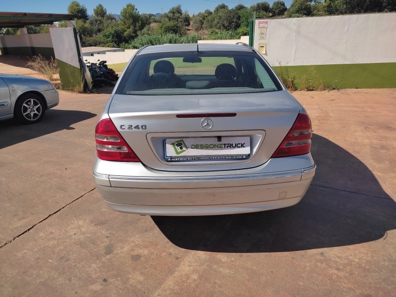 mercedes-benz clase c (w203) berlina del año 2001