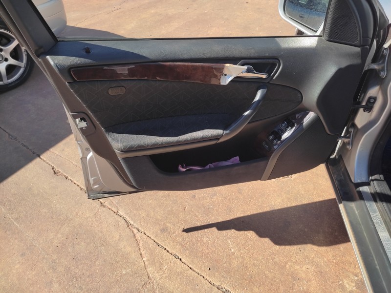 mercedes-benz clase c (w203) berlina del año 2001