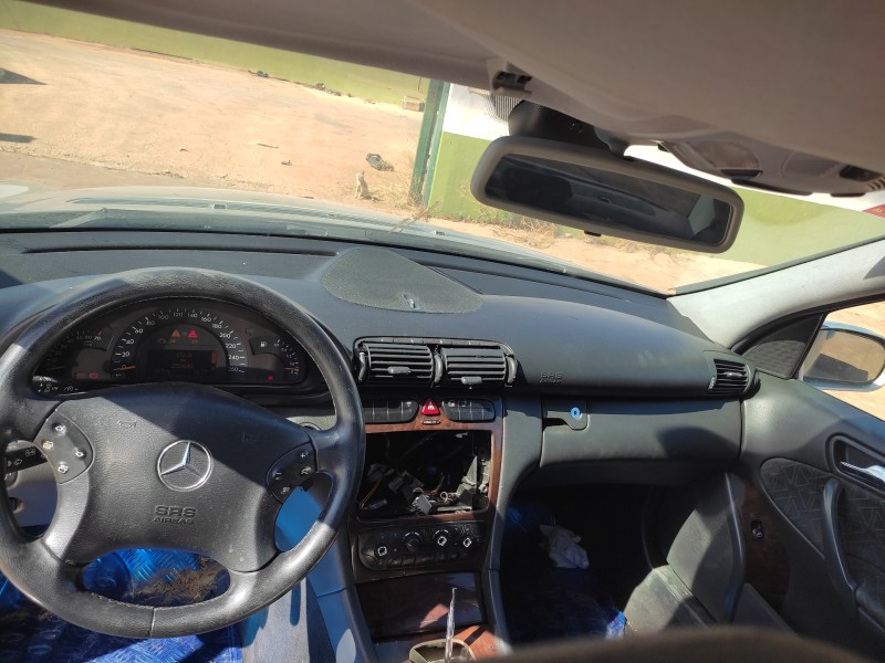 mercedes-benz clase c (w203) berlina del año 2001