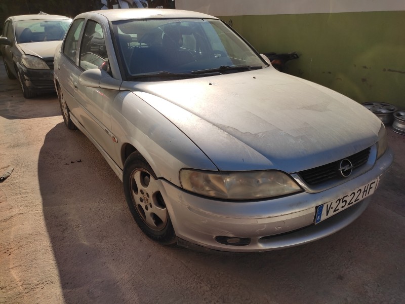 opel vectra b berlina del año 2000
