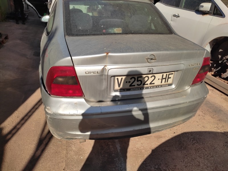 opel vectra b berlina del año 2000
