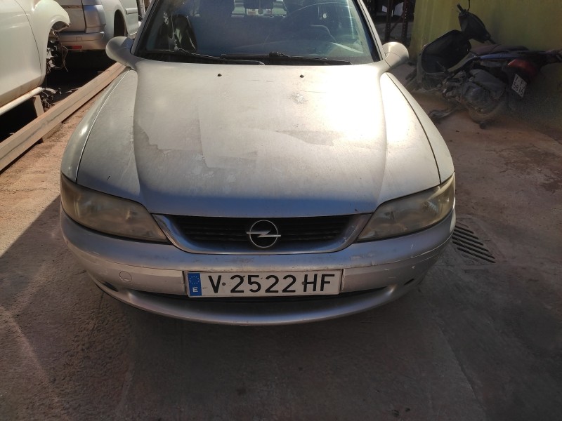 opel vectra b berlina del año 2000