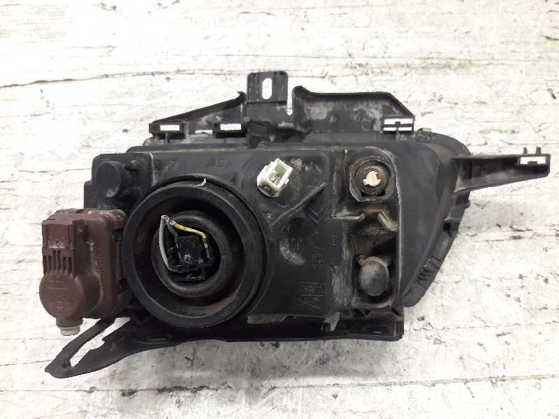 Recambio de faro derecho para citroen saxo 1.4 vsx referencia OEM IAM   