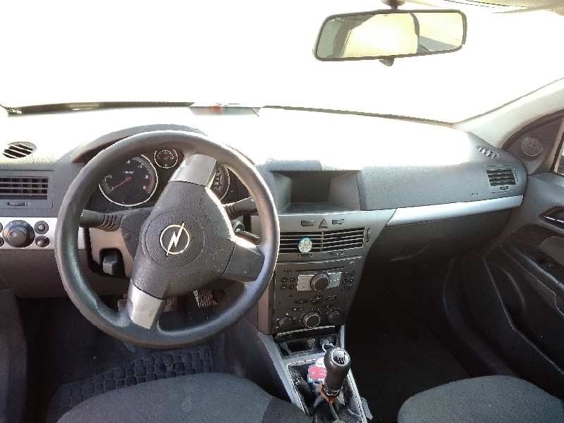 opel astra h berlina del año 2006