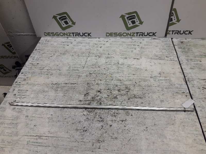 Recambio de moldura puerta delantera izquierda para bmw serie 3 berlina (e30) 324td referencia OEM IAM  MOLDURA CROMADA 