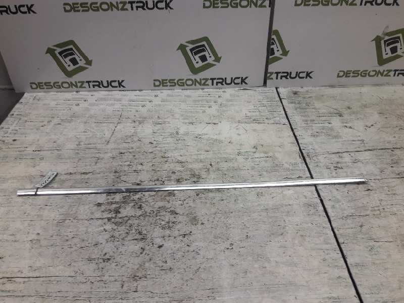 Recambio de moldura puerta delantera derecha para bmw serie 3 berlina (e30) 324td referencia OEM IAM  MOLDURA CROMADA 