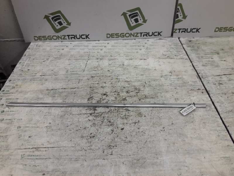 Recambio de moldura puerta trasera izquierda para bmw serie 3 berlina (e30) 324td referencia OEM IAM  MOLDURA CROMADA 