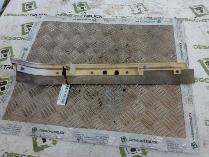 Recambio de molduras delanteras para isuzu npr npr 77 g referencia OEM IAM IZQUIERDA  