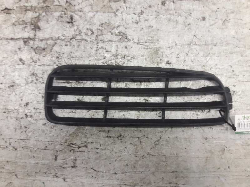 Recambio de rejilla paragolpes derecha para audi 80 avant básico berlina referencia OEM IAM 8A0807346  